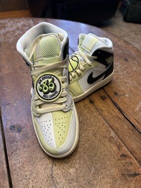 Nike Air Jordan 1 Mid (HQ3008-130) “Fall league” Size 6 men-7.5 women